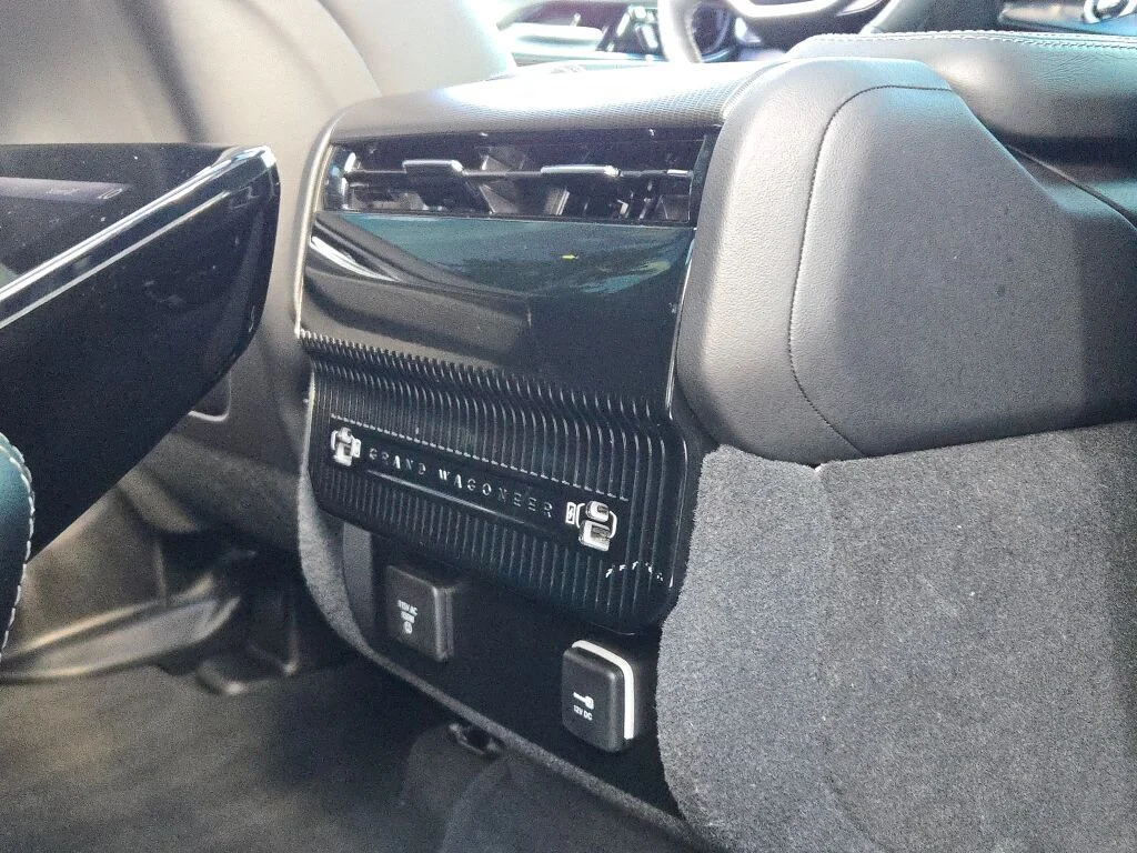 Used 2025 White Jeep Series II image 12