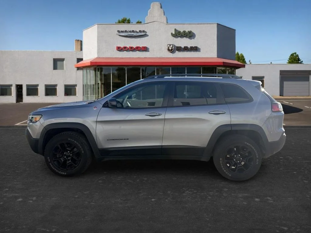 Used 2019 Billet Silver Metallic Clearcoat Jeep Trailhawk Elite image 3