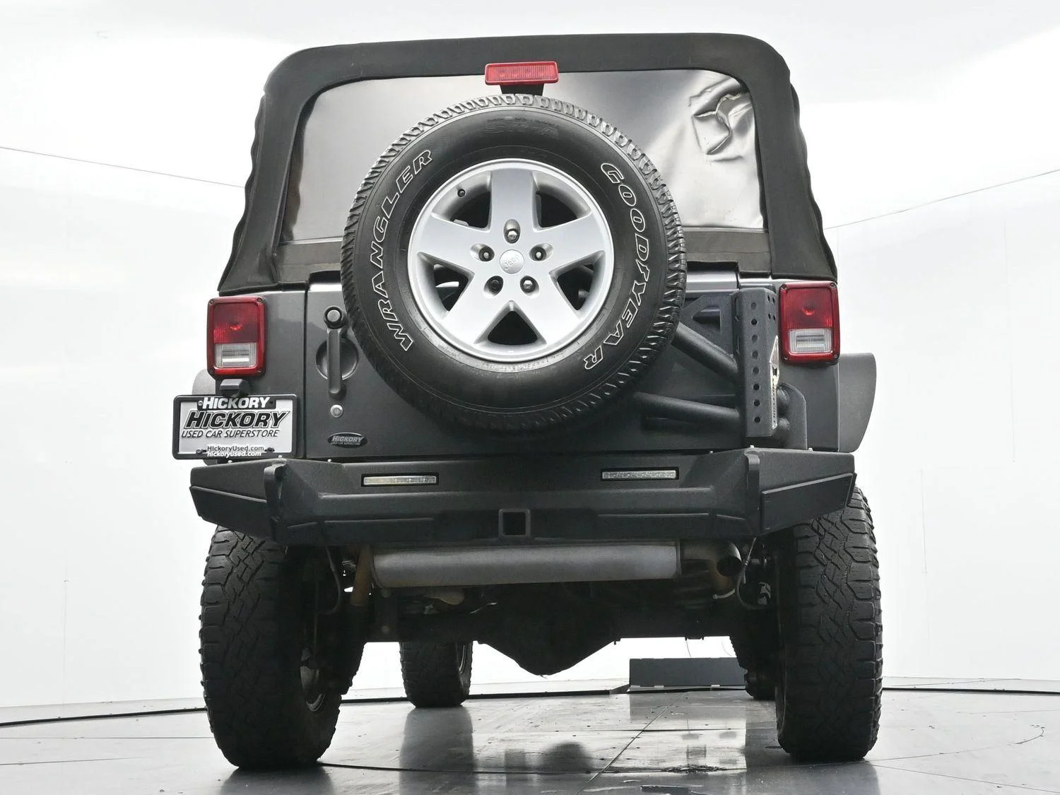 Used 2017 Granite Crystal Metallic Clearcoat Jeep Rubicon image 44