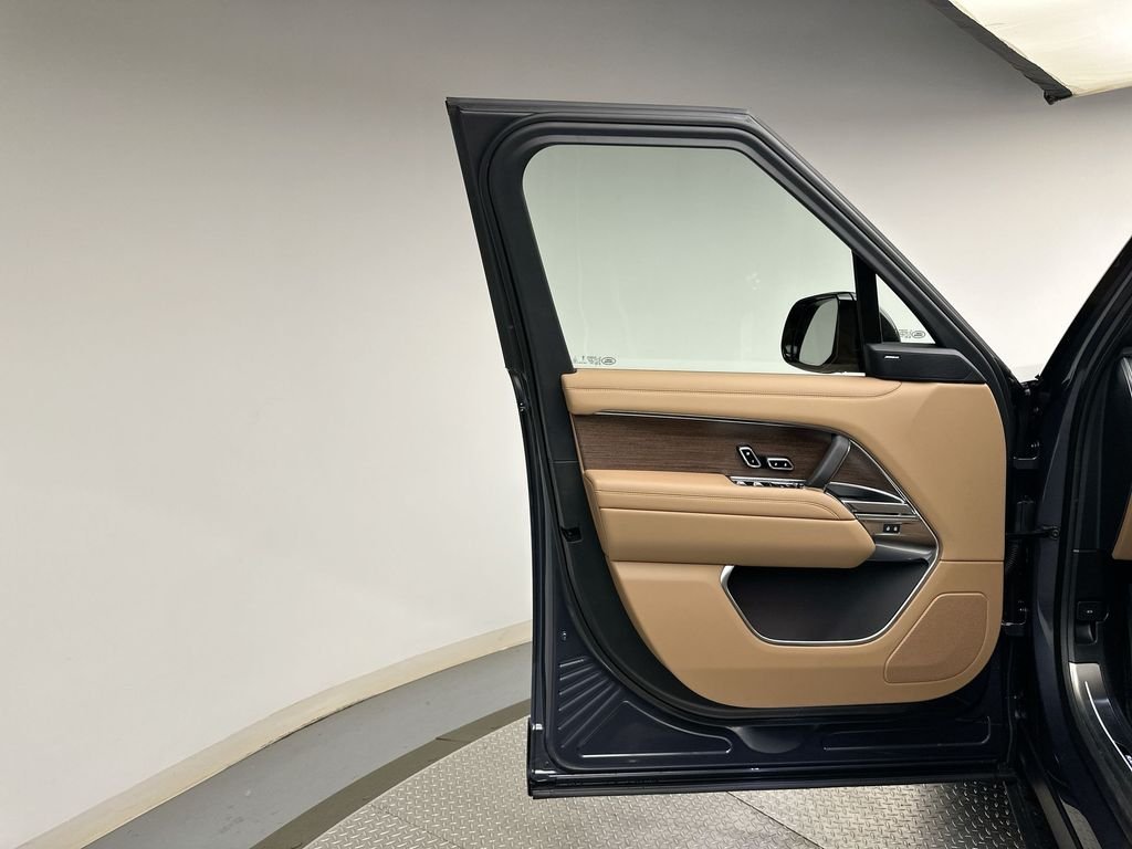 New 2026 Varesine Blue Metallic Land Rover SE image 9