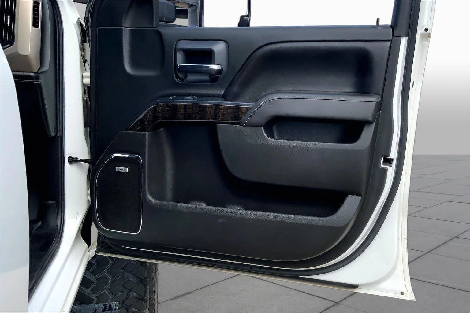 Used 2016 Summit White GMC Denali image 21