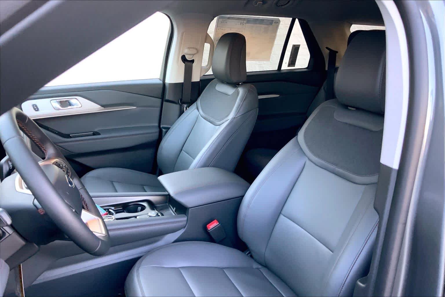 New 2026 Carbonized Gray Metallic Ford Active image 9