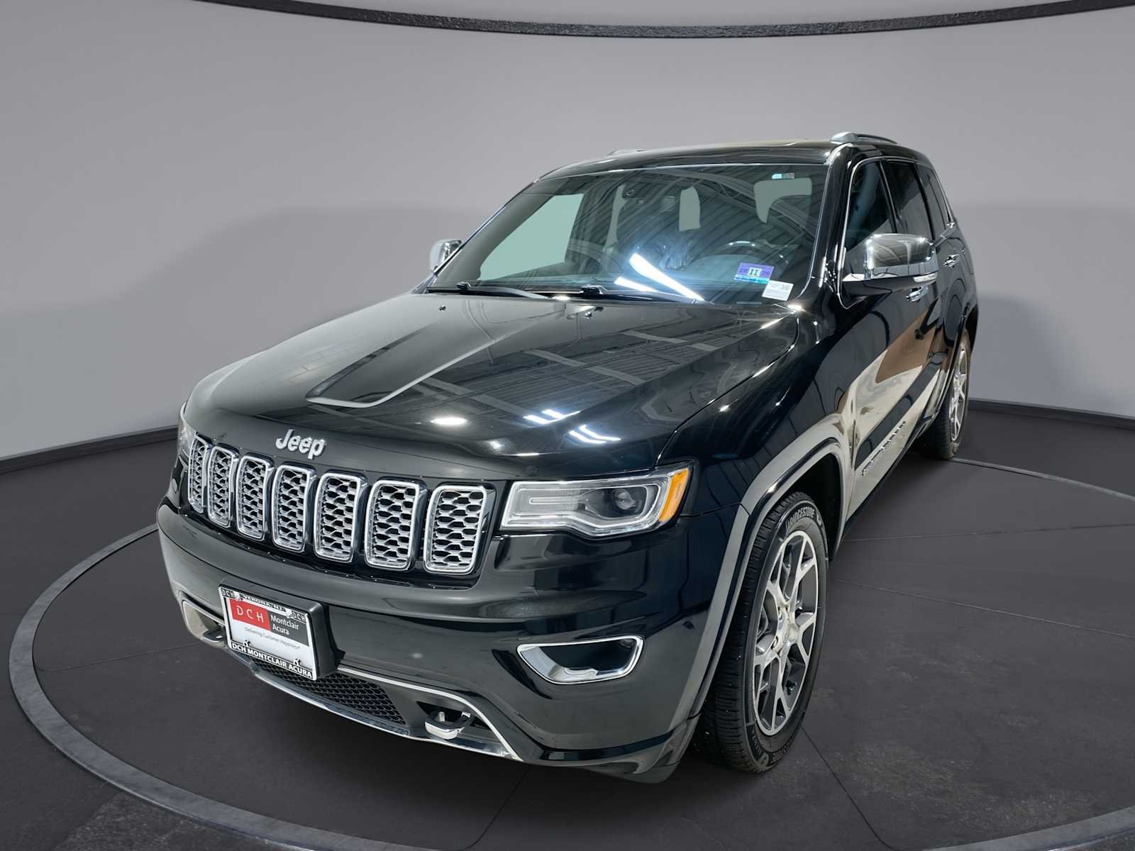 Used 2019 Diamond Black Crystal Pearlcoat Jeep Overland image 1