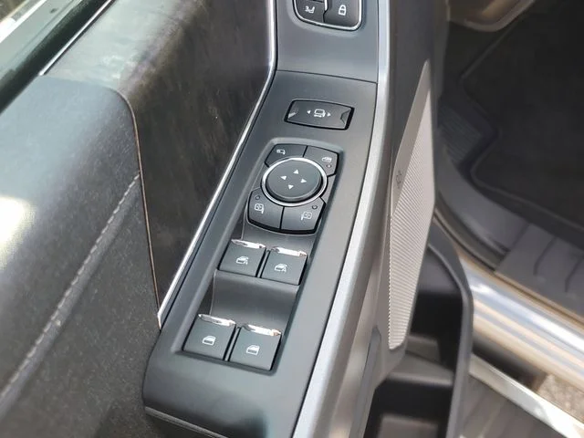 New 2026 Glacier Gray Metallic Tri-Coat Ford F-250® Lariat® image 18