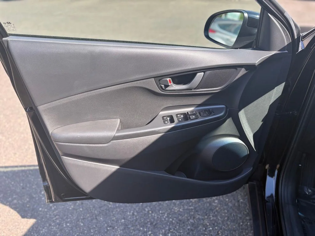 Used 2022 Black Hyundai SEL image 8