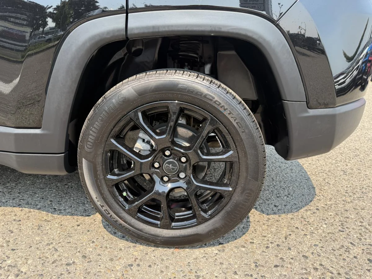 Used 2025 Black Jeep High Altitude image 11
