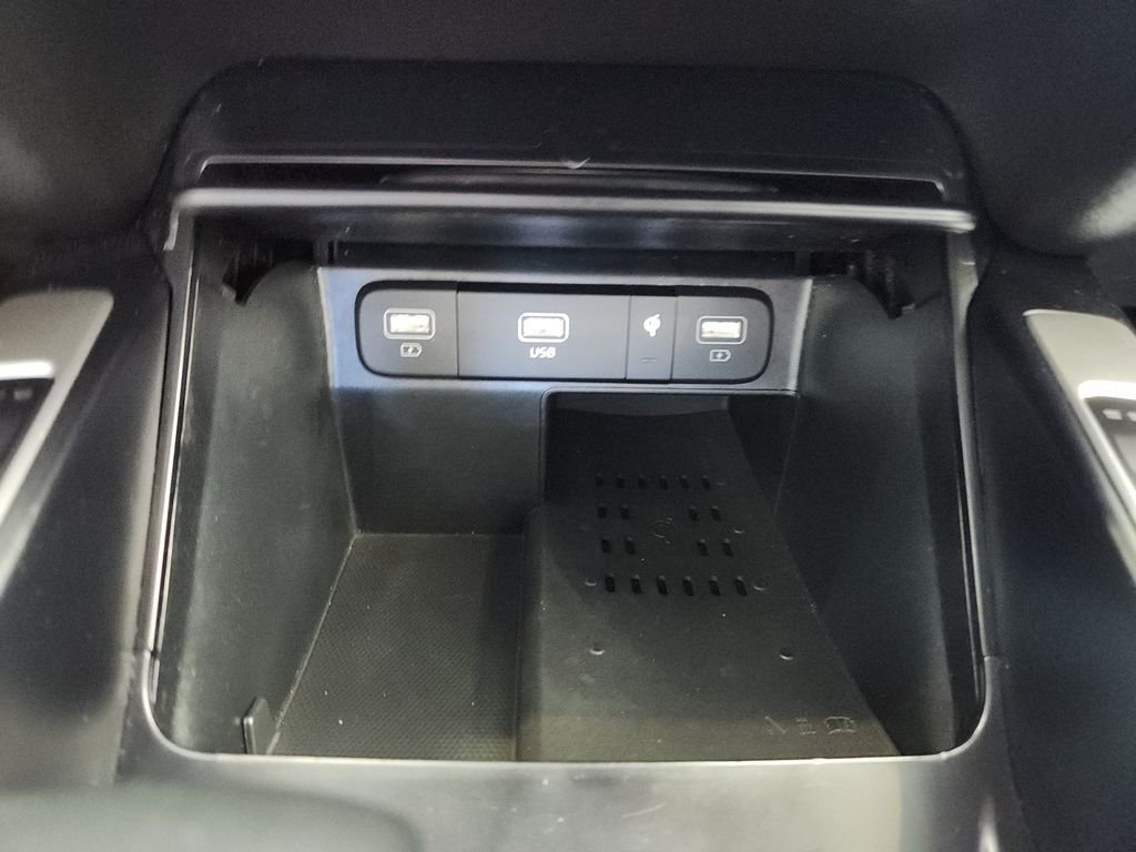 Used 2023  Kia LX image 27