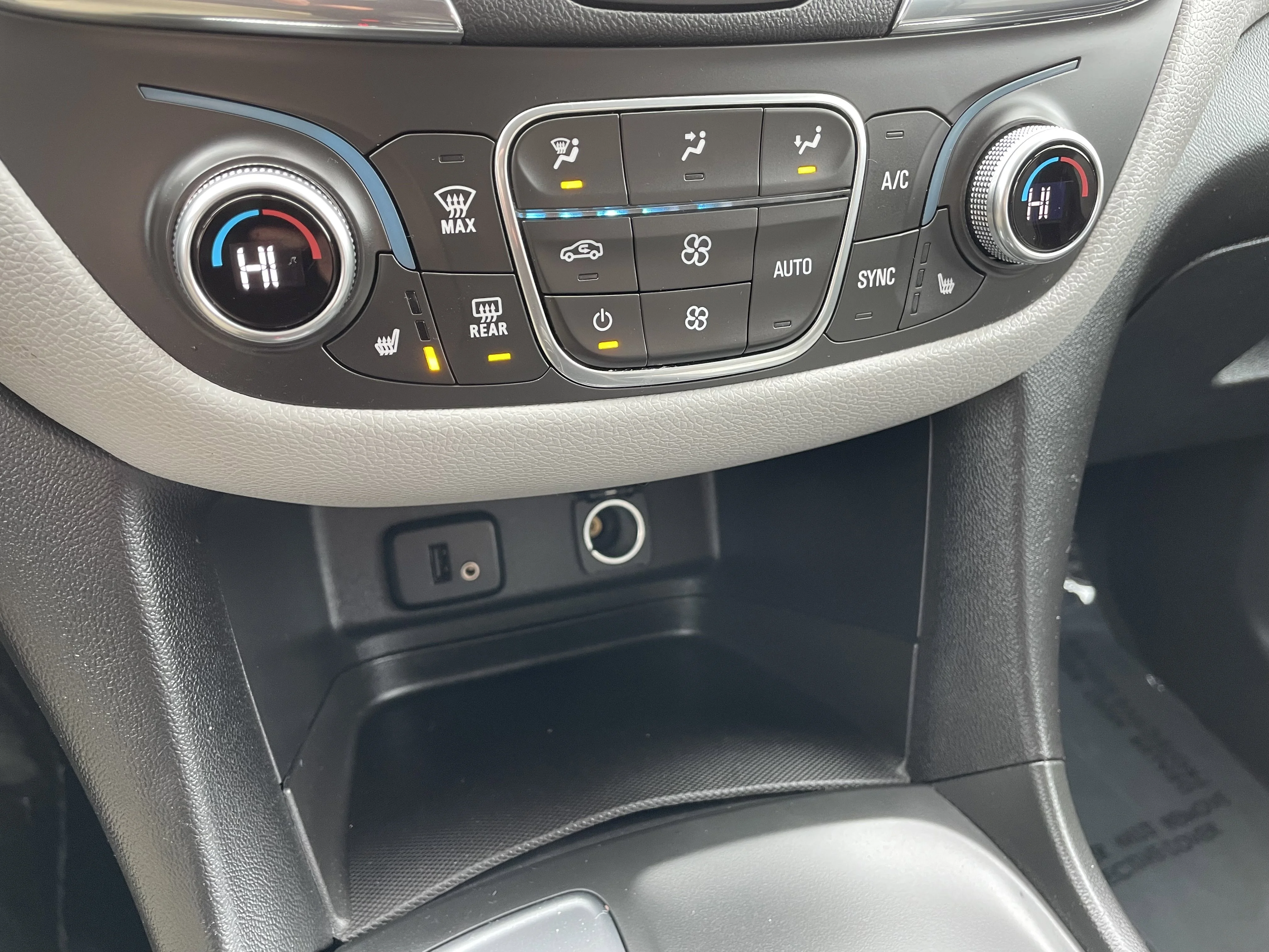 2018 Chevrolet Equinox LT - Photo 18