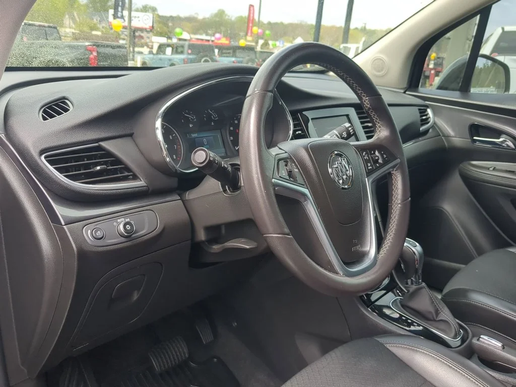 Used 2022 Ebony Twilight Metallic Buick Preferred image 13