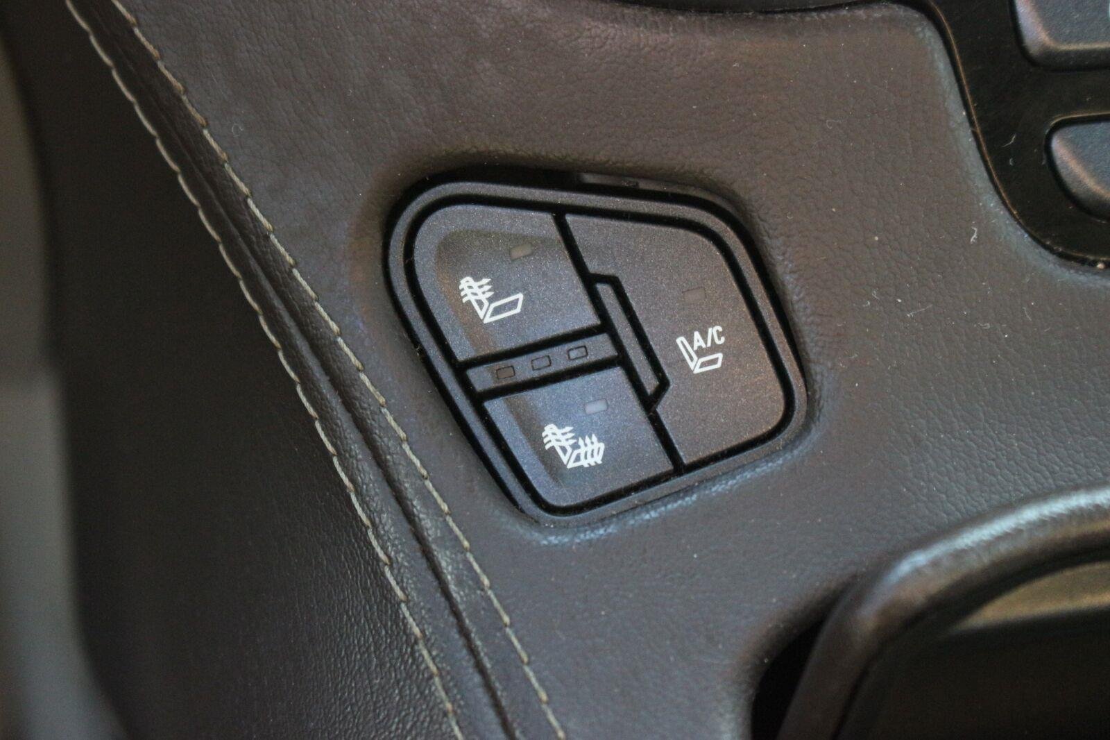 Used 2016 IRIDESCENT PEARL TRICOAT Chevrolet LTZ image 29