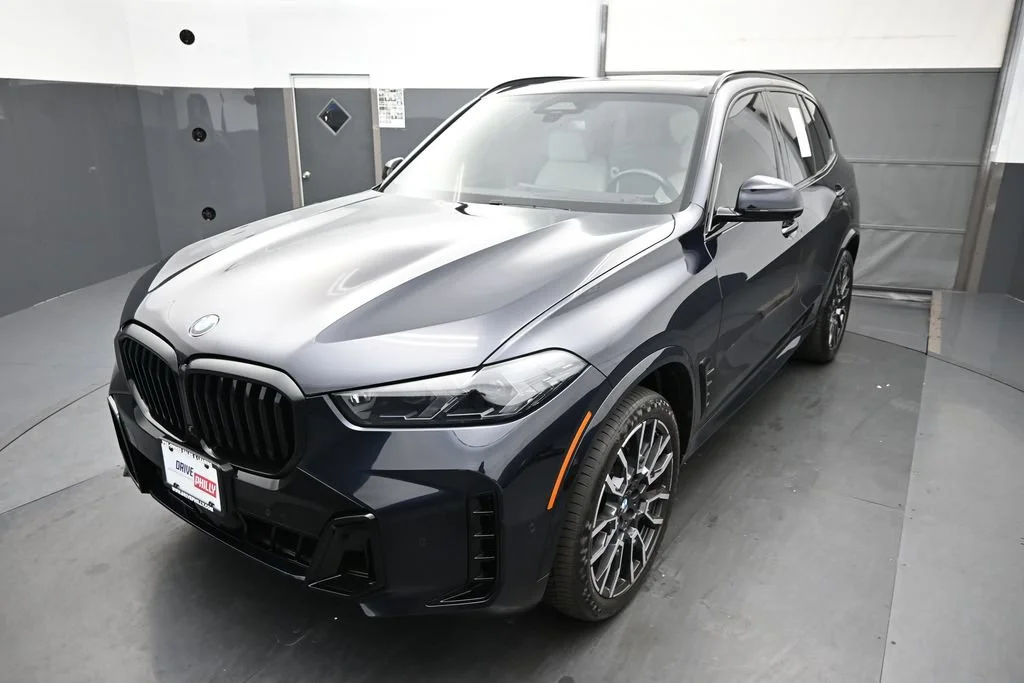 Used 2024 Black BMW xDrive40i image 4