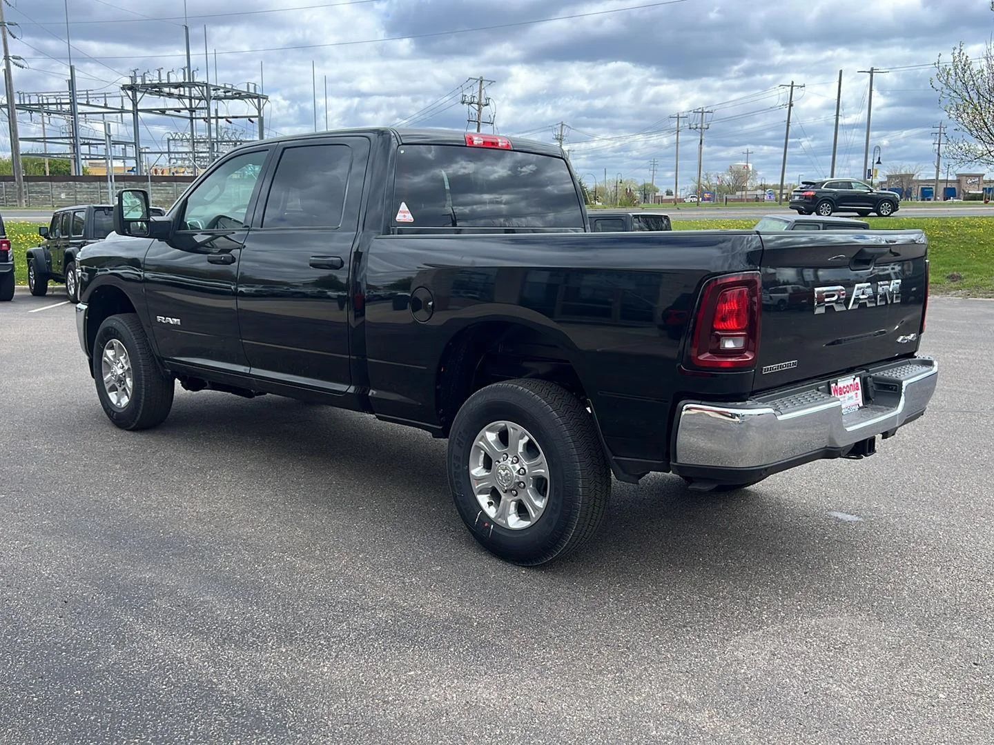 New 2026 Diamond Black Crystal Pearl-Coat Exterior Paint RAM Big Horn image 5