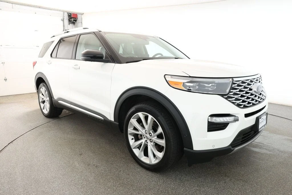 Used 2022 Star White Metallic Tri-Coat Ford Platinum 4WD with Class IV Trailer Tow Package & 21