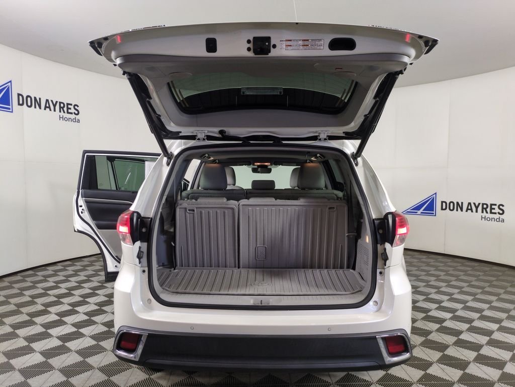 Used 2019 Blizzard Pearl Toyota Limited image 26
