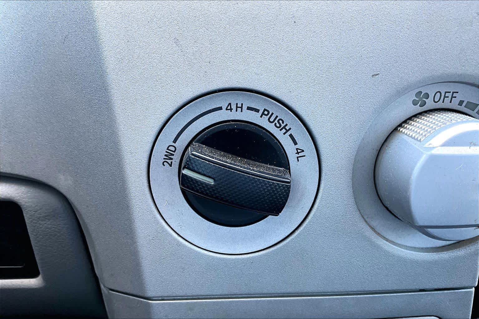 Used 2007 Super White Toyota SR5 image 35