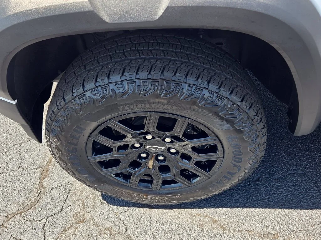 Used 2024 Summit White Chevrolet Trail Boss image 17