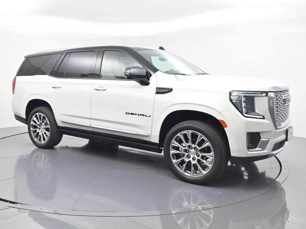 Used 2023 White Frost Tricoat GMC Denali image 5
