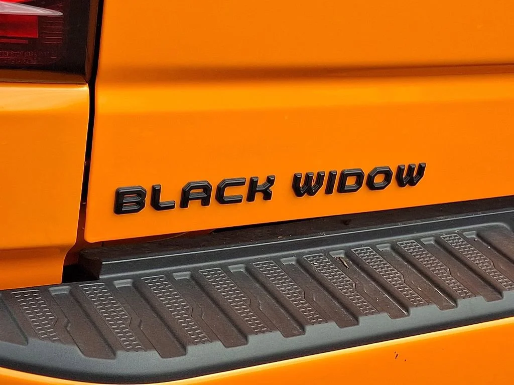 Used 2025 Onyx Black GMC AT4 image 32