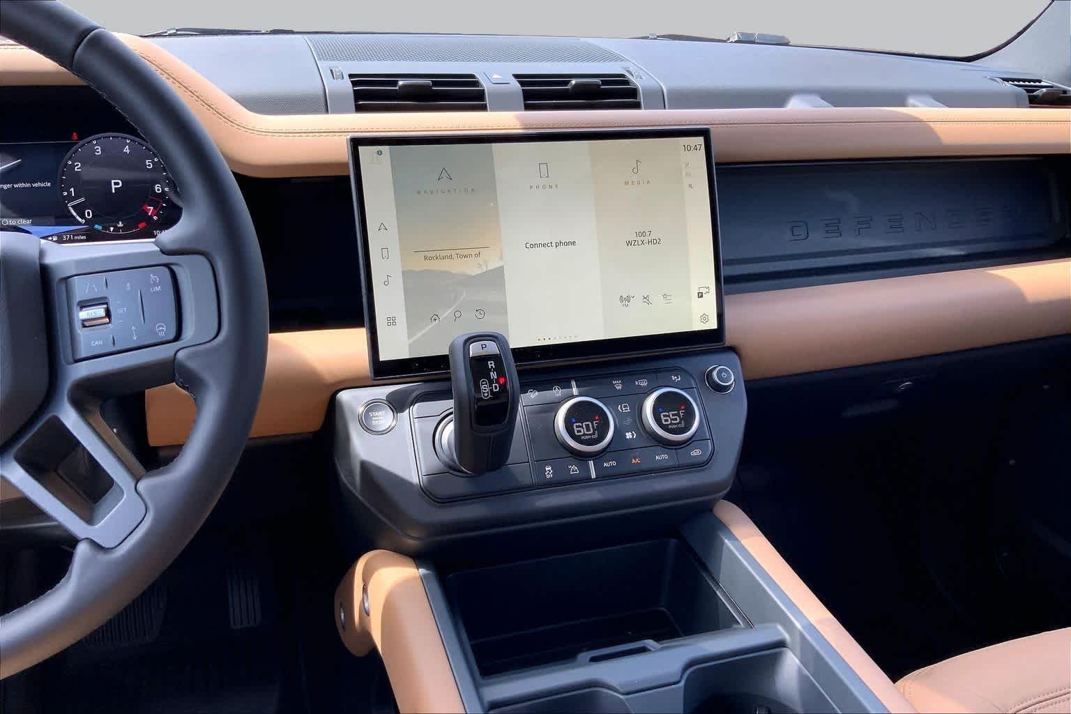 New 2026 Woolstone Green Land Rover X-Dynamic SE image 8