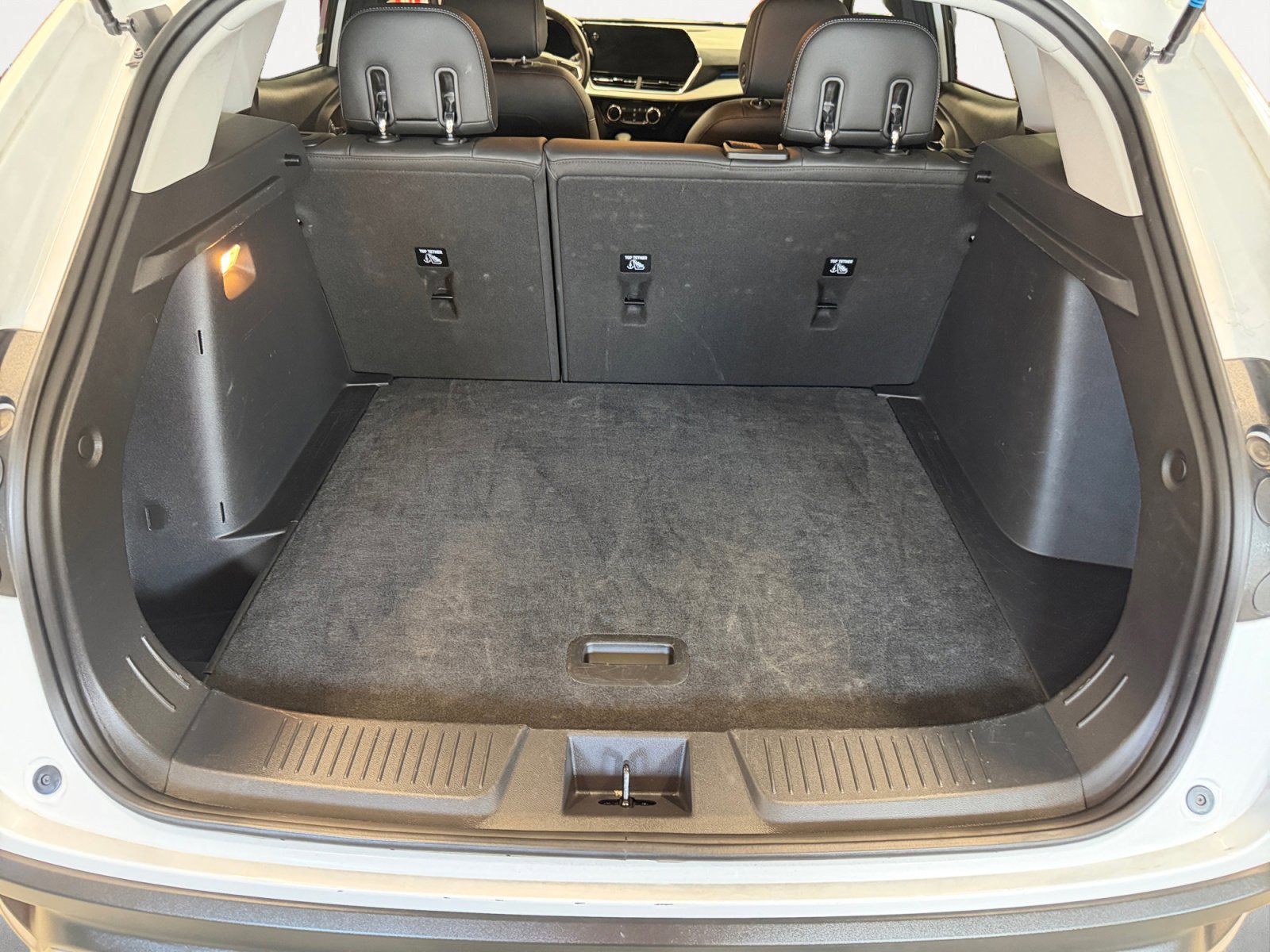 Used 2025 Summit White Chevrolet LT image 12