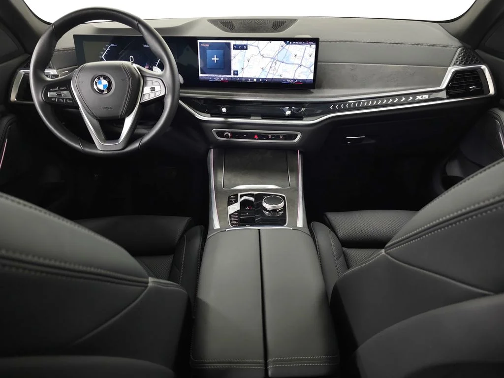 Used 2025 White BMW xDrive40i image 14