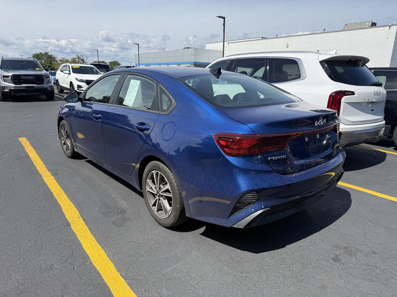 Used 2022 Deep Sea Blue Kia LXS image 3
