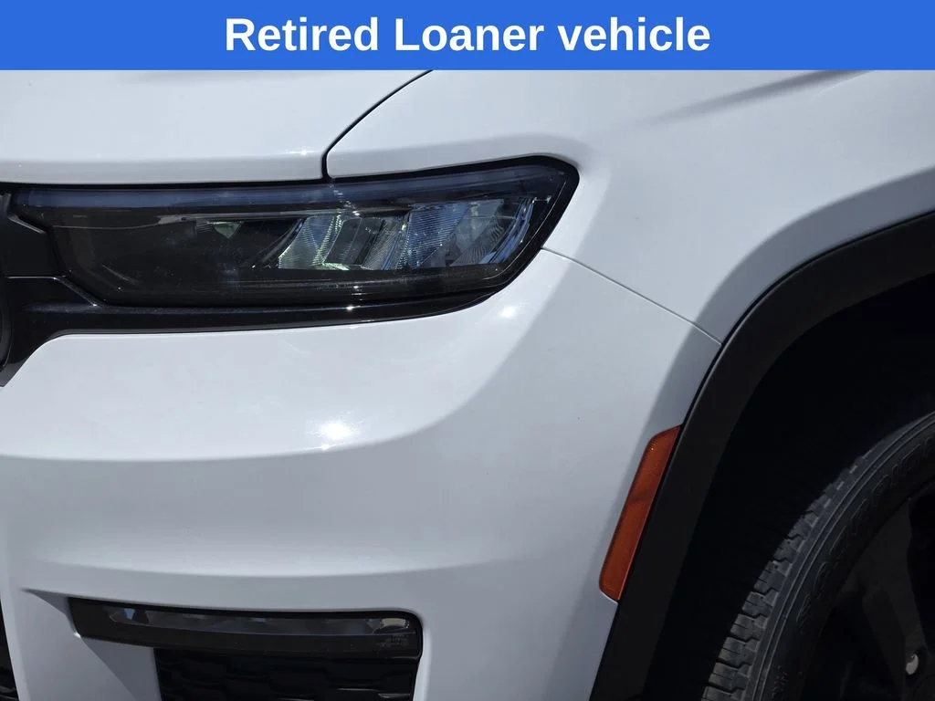 New 2025 Bright White Clear-Coat Exterior Paint Jeep Limited image 5