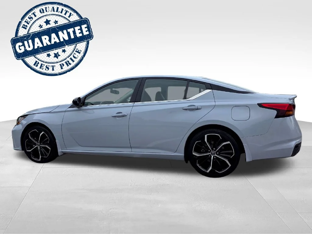 Used 2023 Gray Nissan SR FWD image 4