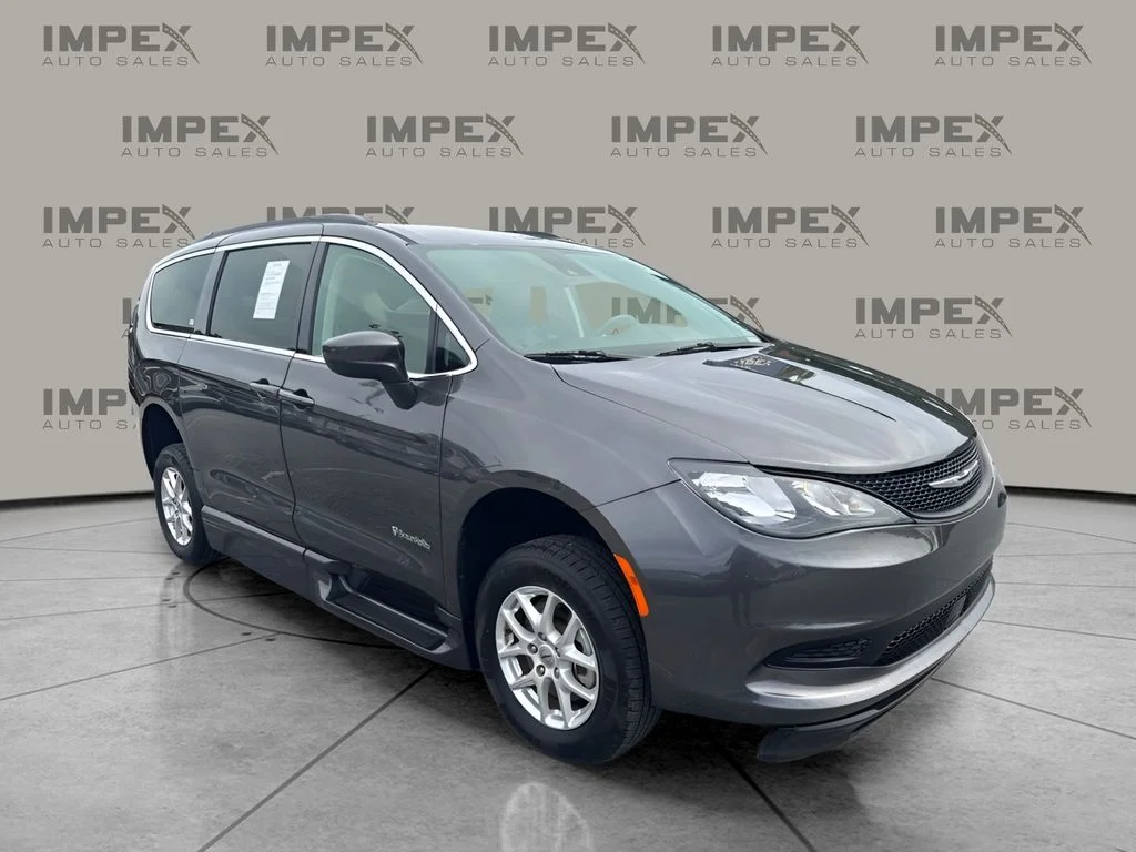 Used 2021 Gray Chrysler LXI image 4