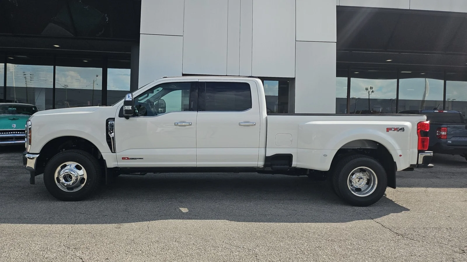New 2027 Star White Metallic Tri-Coat Ford Lariat 4WD image 2