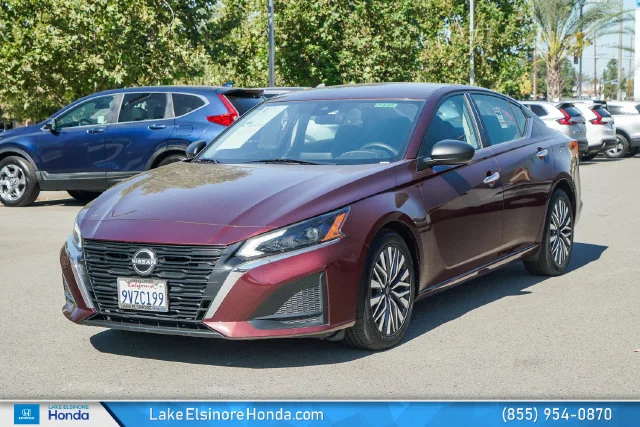 Used 2025 Garnet Pearl Nissan 2.5 SV image 4