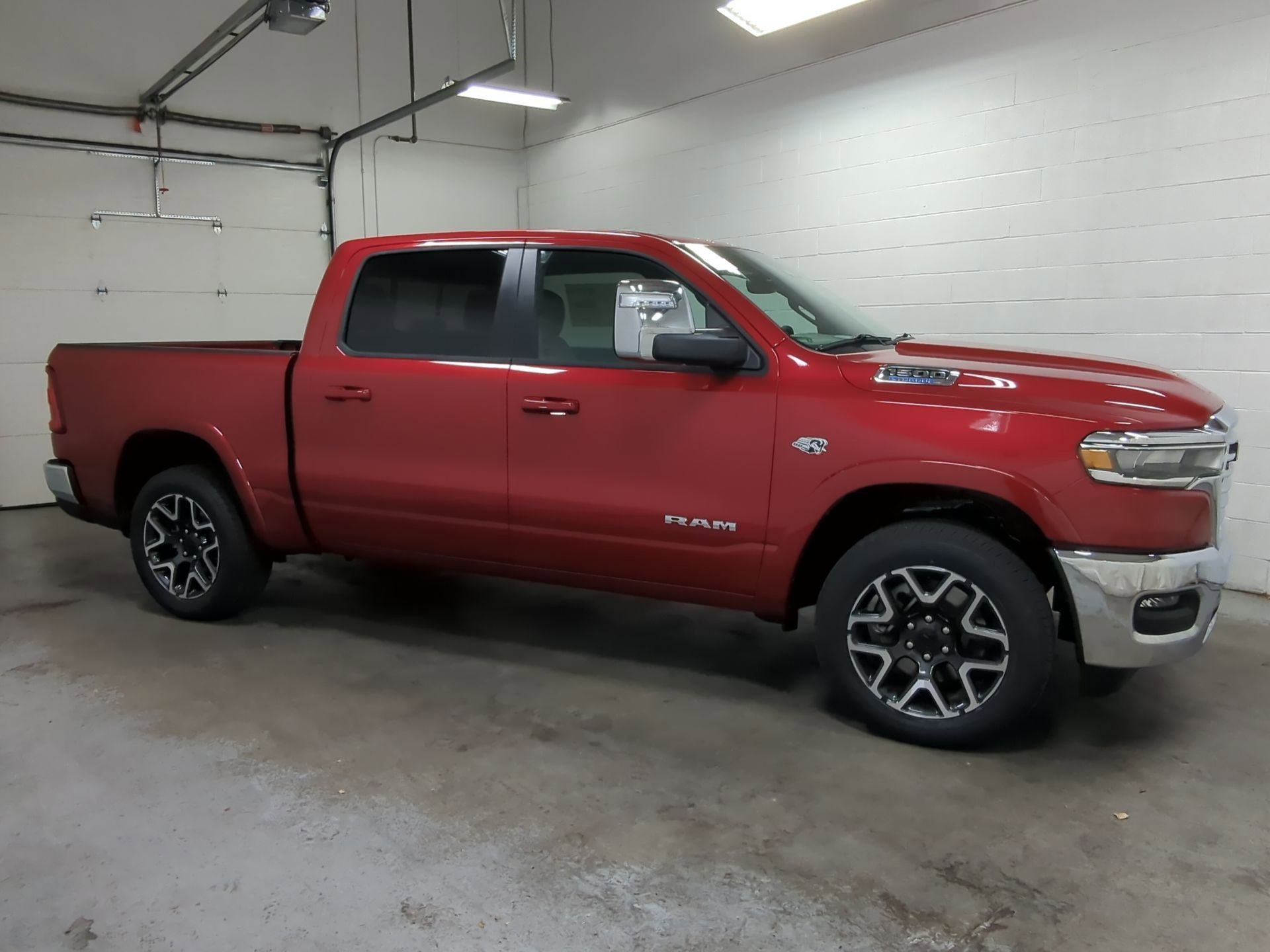 New 2026 Molten Red Pearl-Coat Exterior Paint RAM Laramie image 3