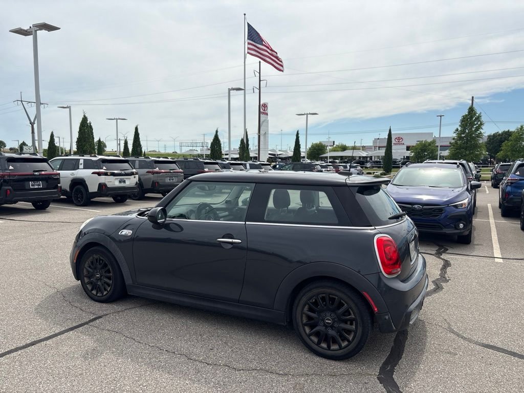 Used 2018 Gray MINI Base image 6