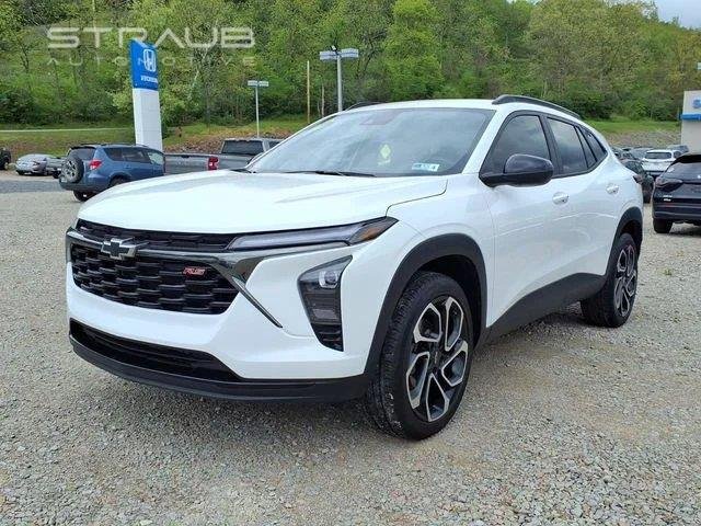 Used 2025 Summit White Chevrolet 2RS image 3