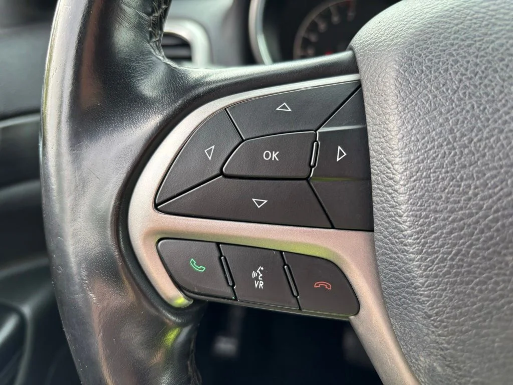 Used 2020 Black Jeep Laredo image 24