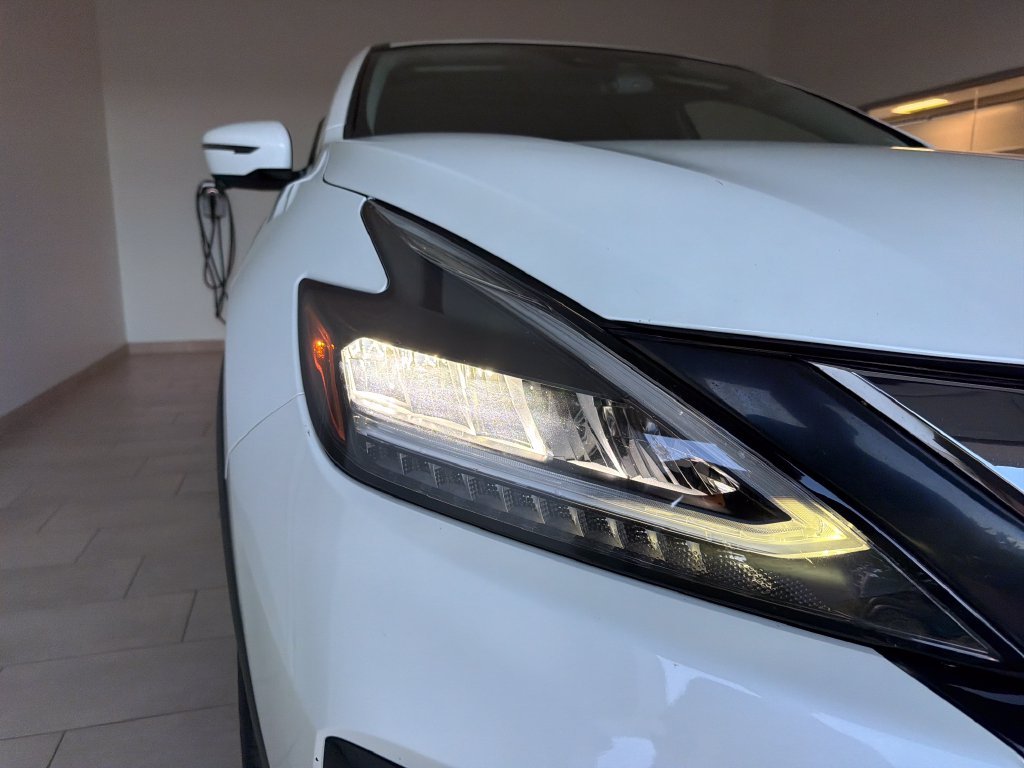 Used 2023 Pearl White Nissan SL image 9