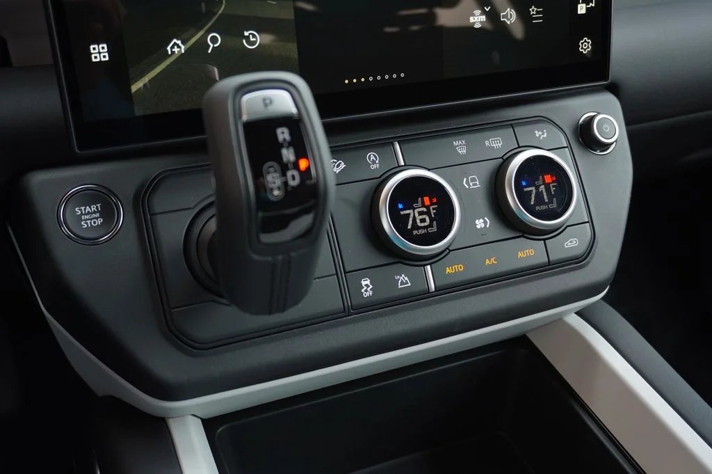 New 2026 Santorini Black Land Rover S image 28