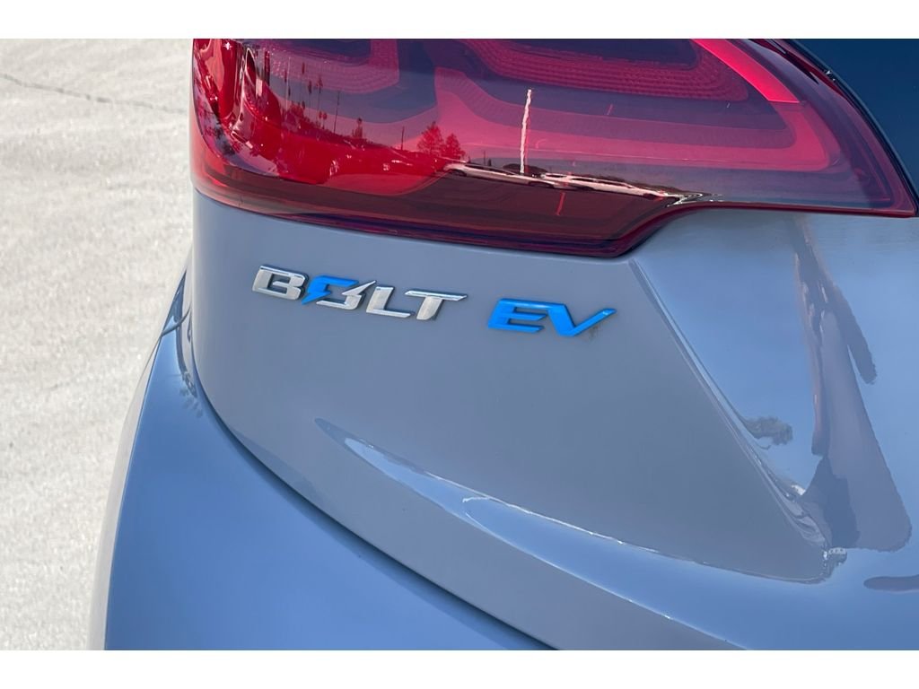 Used 2021 Slate Gray Metallic Chevrolet LT image 17