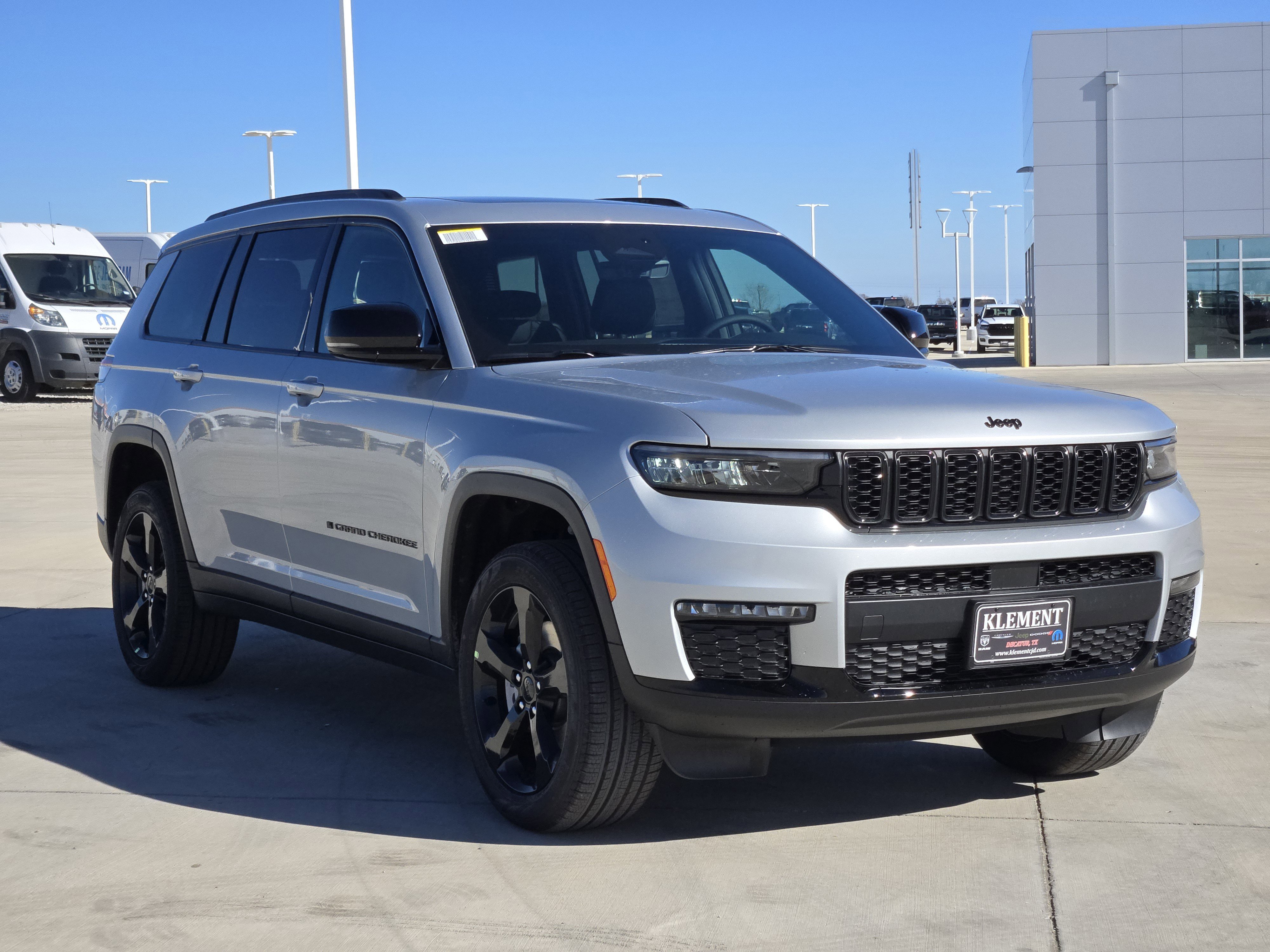 New 2025 Silver Zynith Exterior Paint Jeep Limited image 3