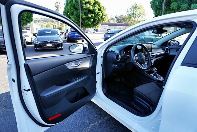 Used 2023 White Kia LX image 28