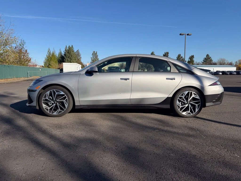Used 2025 Curated Silver Hyundai SEL image 4