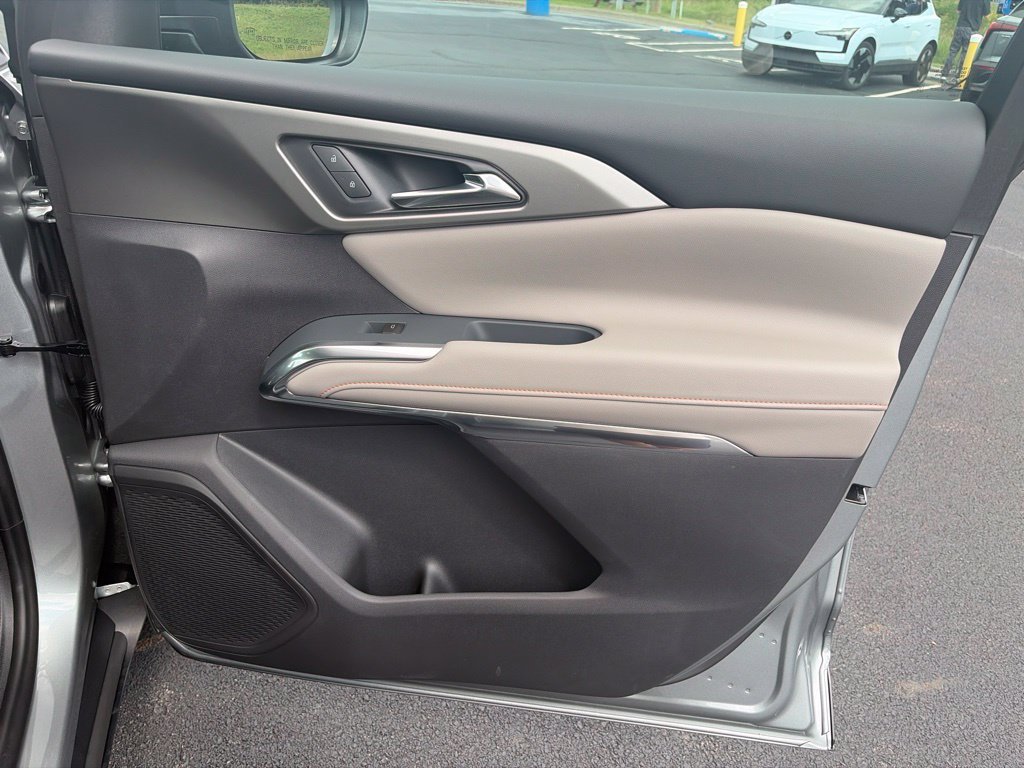 2027 Chevrolet Traverse LT - Photo 38