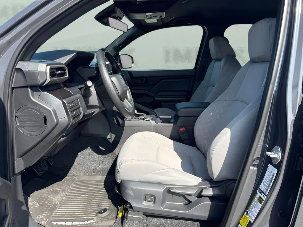 Used 2026  Toyota SR5 image 9