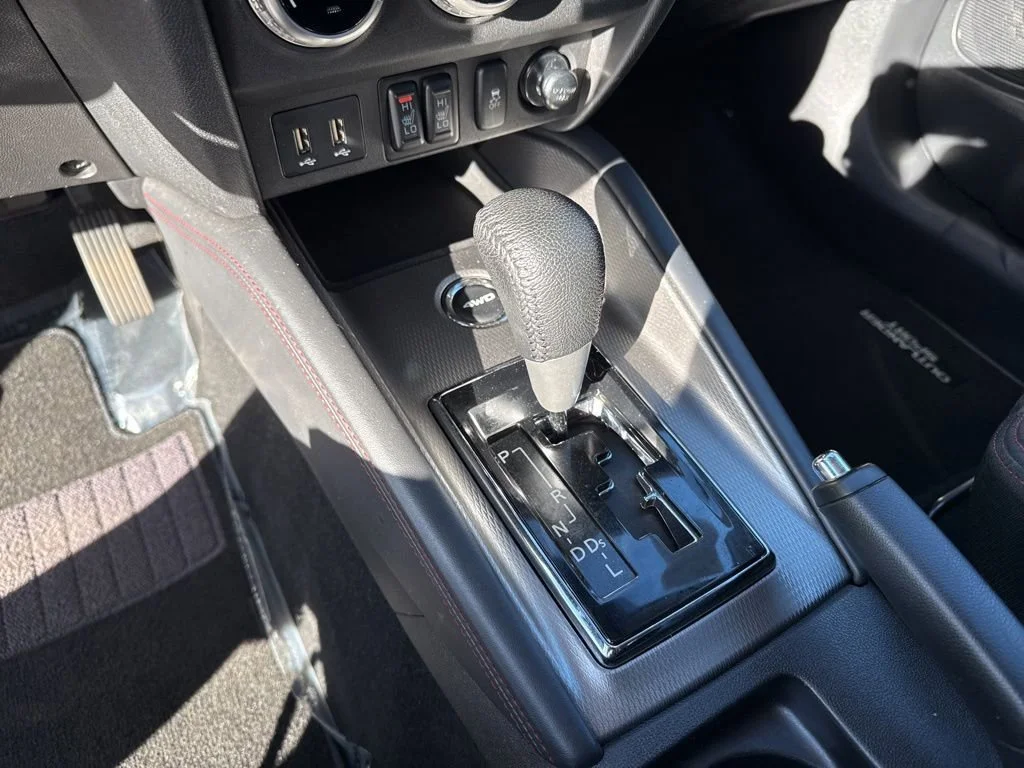 Used 2023 Silver Mitsubishi ES image 21