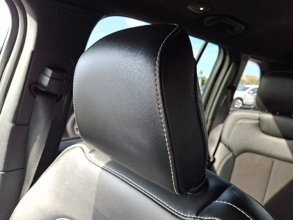 Used 2023 White Jeep Altitude 4x4 image 18