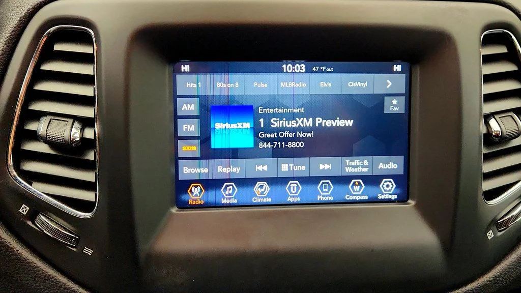 Used 2019 Redline Pearlcoat Jeep Latitude FWD image 17