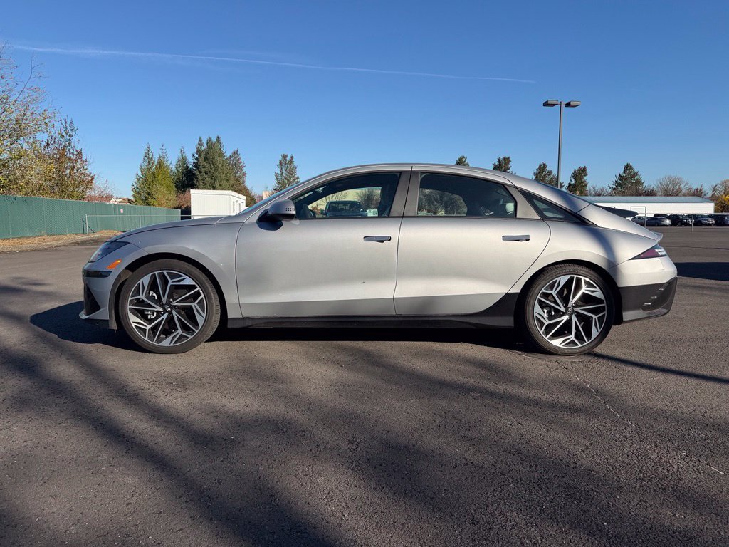 Used 2025 Curated Silver Hyundai SEL image 4