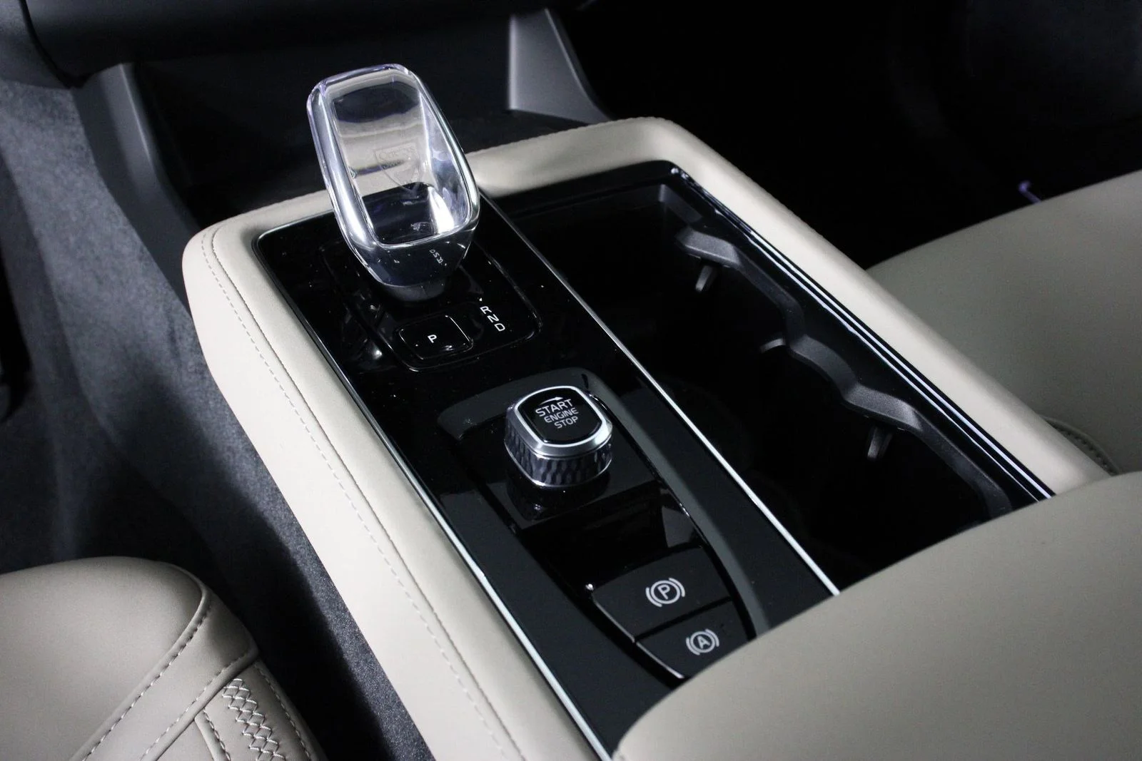 2026 Volvo XC90 Plus - Photo 7