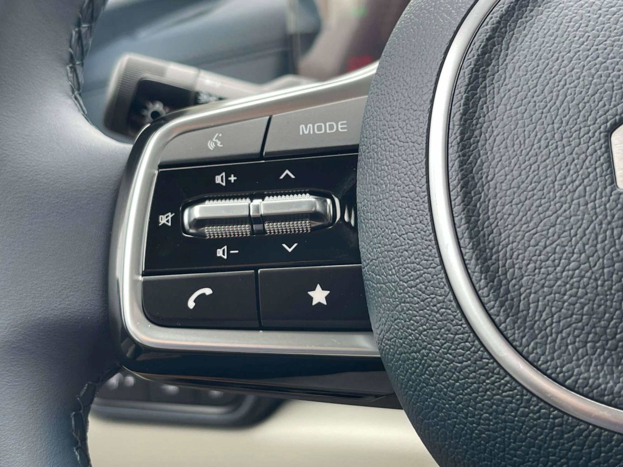 New 2026 Ceramic Silver Kia EX image 25