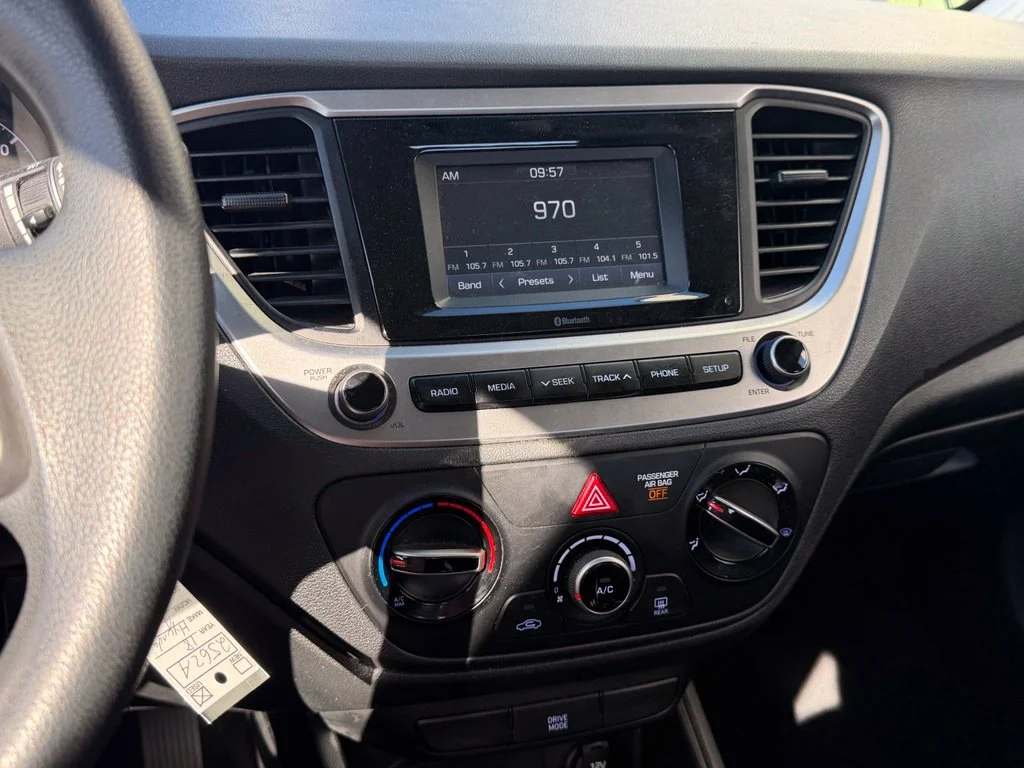 Used 2018 Black Hyundai SE image 8